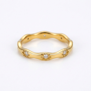 French Chic Wavy Band Zirconia Ring